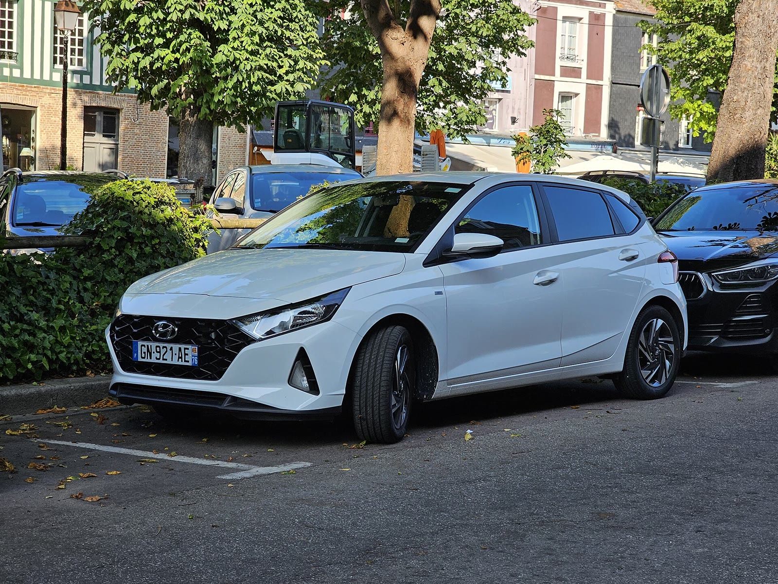 Hyundai i20 — comparison cover