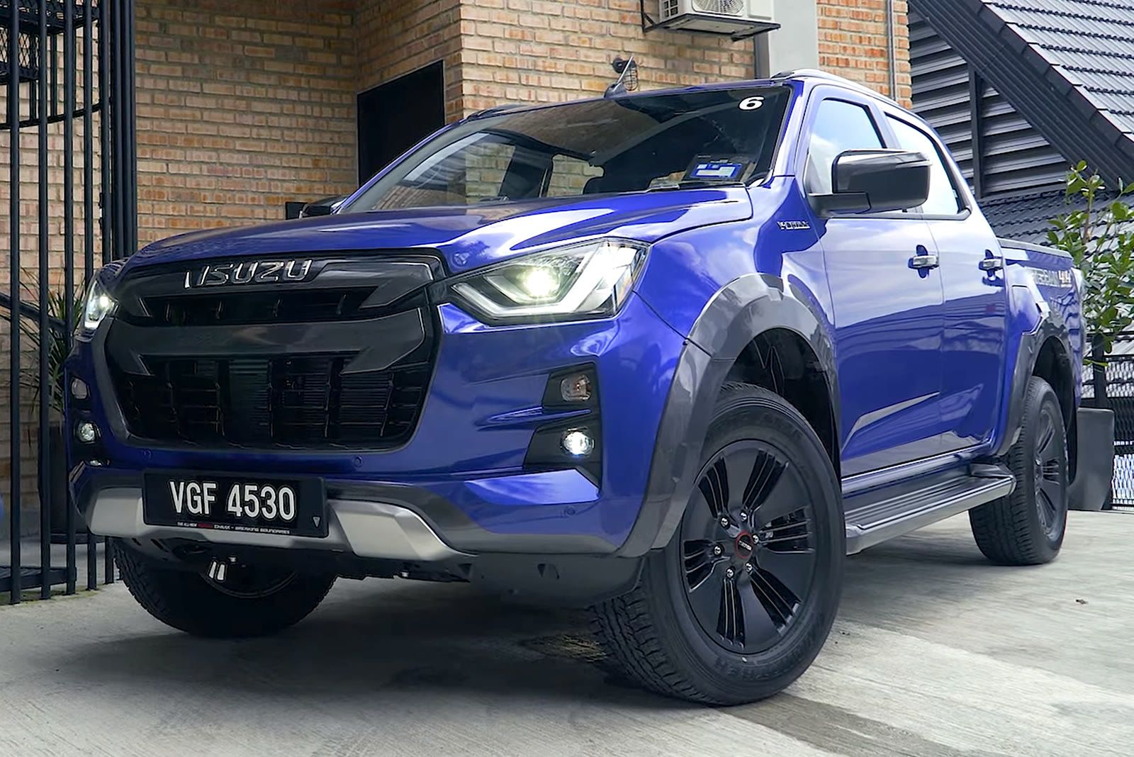 Isuzu V-Cross